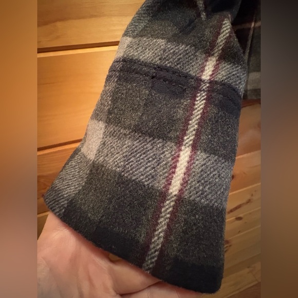 Abercrombie and fitch plaid jacket with hood size Medium. - Picture 4 of 10